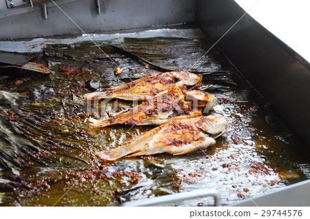 Grilled fish with chili sauce 29744576