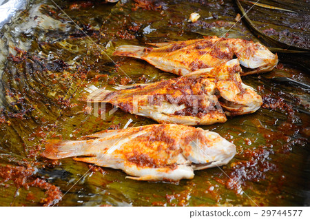 Grilled fish with chili sauce 29744577