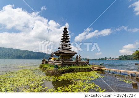 Pura ulun danu bratan temple in bali indonesia Pura ulun danu bratan temple in bali indonesia 29745727