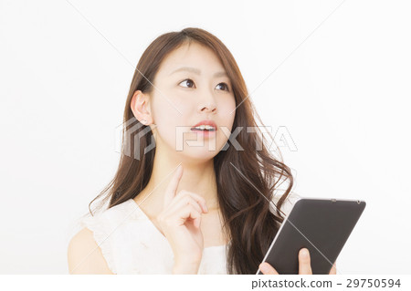 一個女人的靈感來自平板電腦靈感靈感的想法 29750594