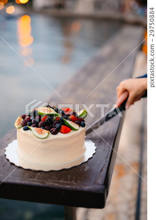 Wedding tradition - the cutting of the wedding 29750884