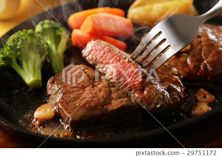 奶牛大腿餐牛排 29751172