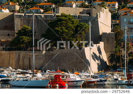 The boat dock near the old city of Dubrovnik 29752646