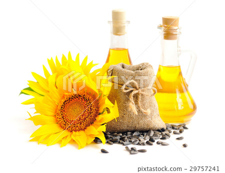 Small bag with sunflower seeds and flowers 29757241