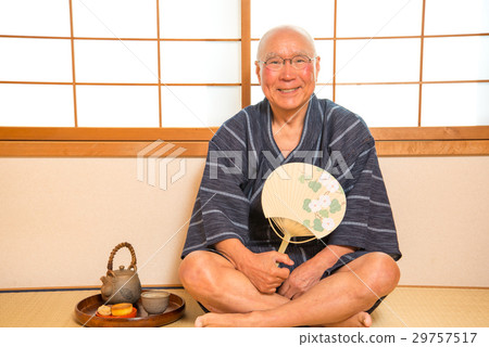 Senior to drink tea Senior to drink tea 29757517