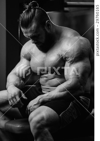 Handsome athletic man training pumping up muscles 29760165