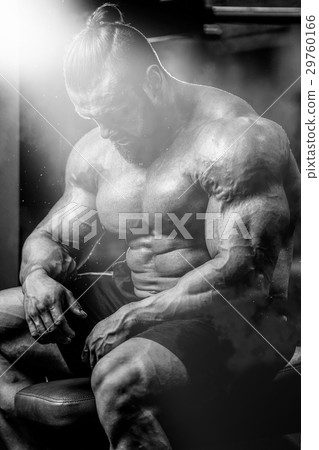 Handsome athletic man training pumping up muscles 29760166