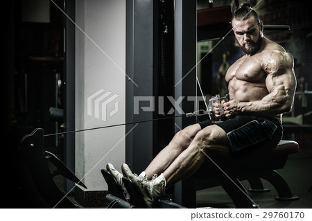 Handsome athletic man training pumping up muscles 29760170