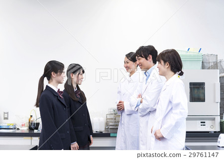 女高中生質疑研究所的社會研究訪問研究人員 29761147