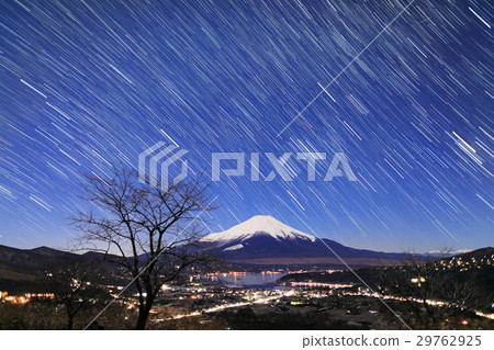 從高手山·山中湖和星空看到的富士山 29762925