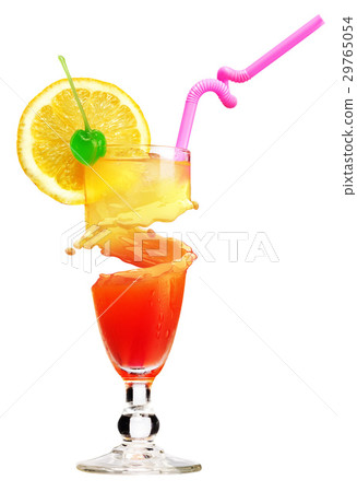 Tequila sunrise cocktail with ice. Tequila sunrise cocktail with ice. 29765054