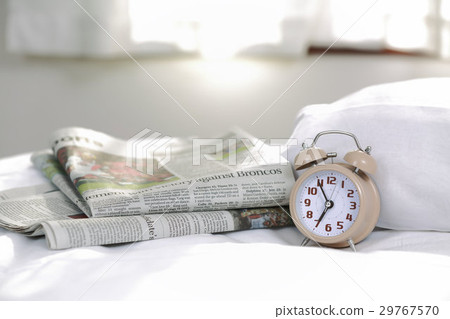 Alarm clock (06: 55) and English newspaper Alarm clock (06: 55) and English newspaper 29767570
