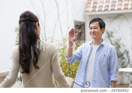 Middle couple lifestyle image Middle couple lifestyle image 29768402