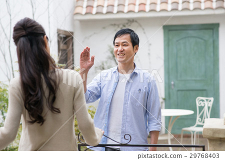 Middle couple lifestyle image Middle couple lifestyle image 29768403