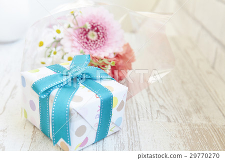 present box  29770270