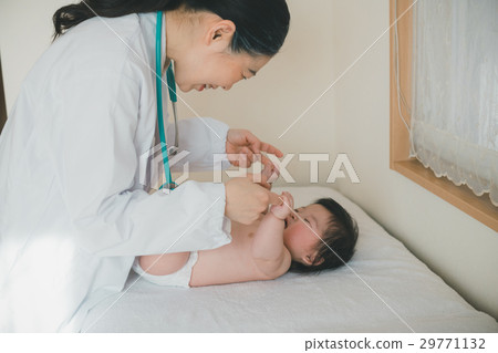 baby, infant, medical checkup 29771132