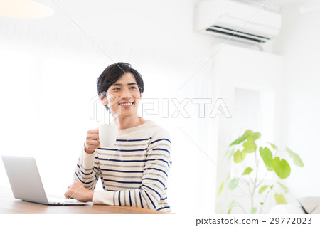 一個年輕人 一個年輕人 29772023