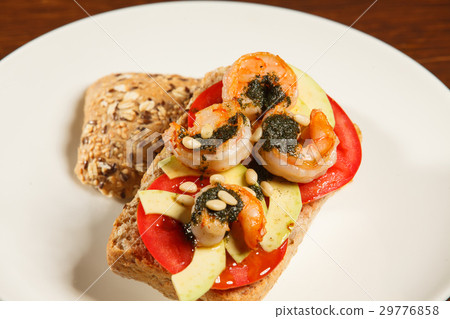 Sandwich with vegetables 29776858