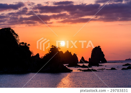 “靜岡縣”伊豆 - 鐵質岩層“日出” 29783831