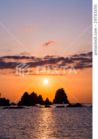 “靜岡縣”伊豆 - 鐵質岩層“日出” 29783850