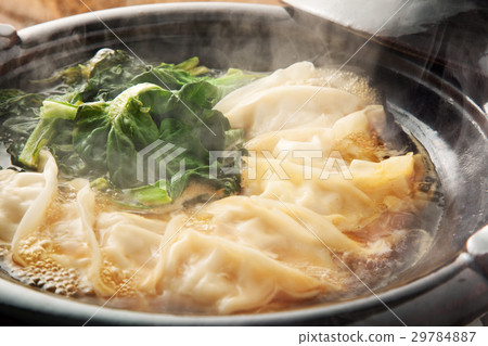 Dumpling pot 29784887