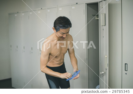 更衣室 水池 年長 29785345