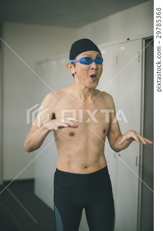 更衣室 水池 年長 29785368