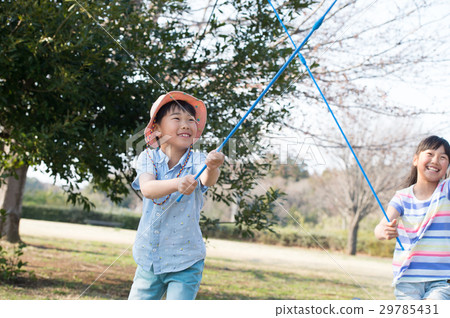 孩子們採取昆蟲暑假 29785431