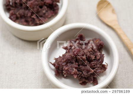 Bean paste 29786189