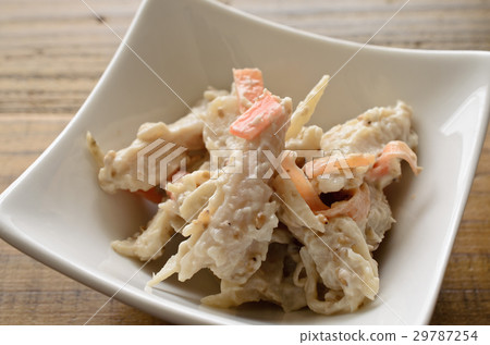 Burdock and steamed chicken salad 29787254