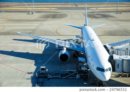 飛機準備起飛 29796552