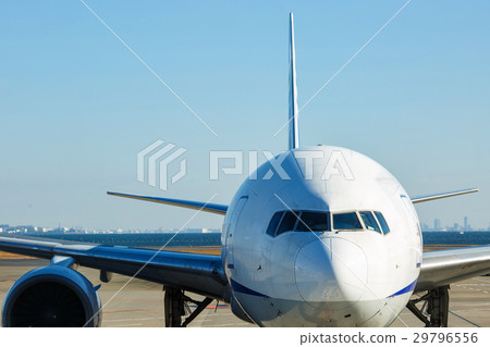 Front of airplane 29796556