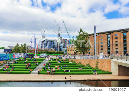 granary square with central saint martins 29801037