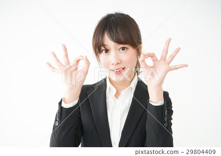 年輕女子做出 OK 的手勢 年輕女子做出 OK 的手勢 29804409