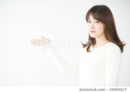 A young woman showing a point with a smile 29804627