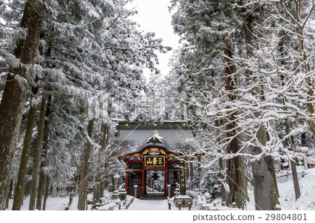 Mikumi寺廟所羅門門在降雪天 29804801