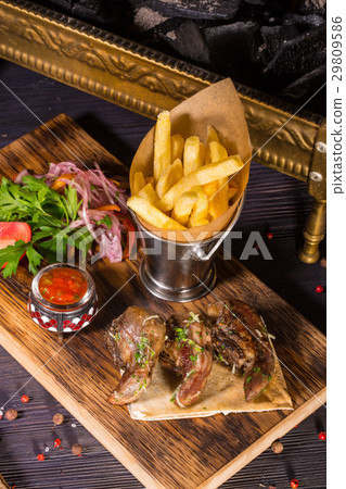 The uvulas of a ram fried on coals are served with The uvulas of a ram fried on coals are served with 29809586