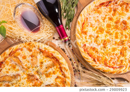 Pizza of the Polo and Kvatro Formadzhi's pizza wit Pizza of the Polo and Kvatro Formadzhi's pizza wit 29809923
