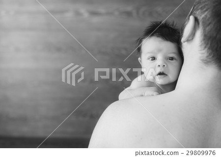 Newborn baby and dad 29809976