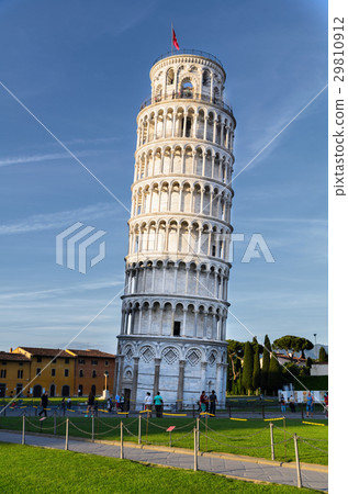 Leaning Tower of Pisa at sunset 29810912