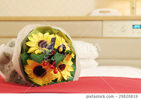 A sunflower bouquet and anniversary 29820819