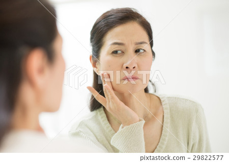 Middle female beauty image 29822577