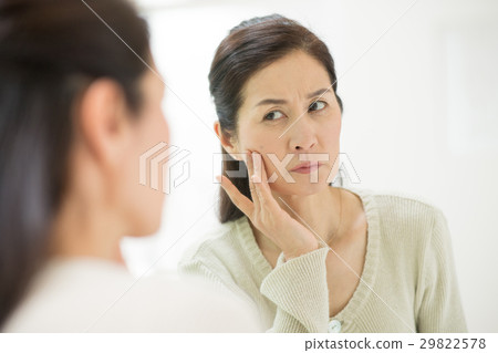 Middle female beauty image 29822578