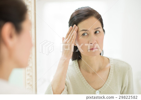 Middle female beauty image Middle female beauty image 29822582
