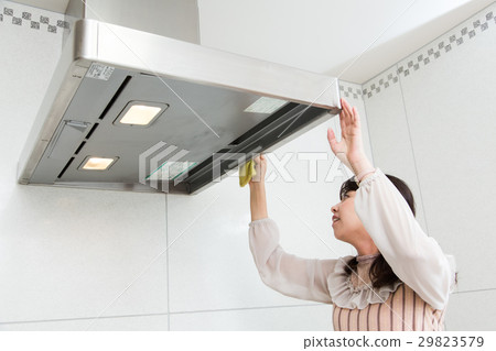 Cleaning the kitchen Cleaning the kitchen 29823579