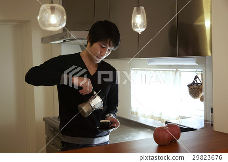 Men enjoying espresso 29823676