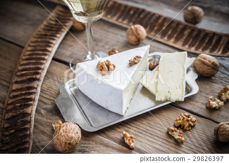Brie cheese with nuts 29826397