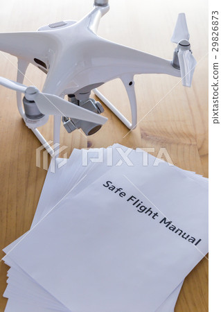 無人機和桌子上的文件 無人機和桌子上的文件 29826873