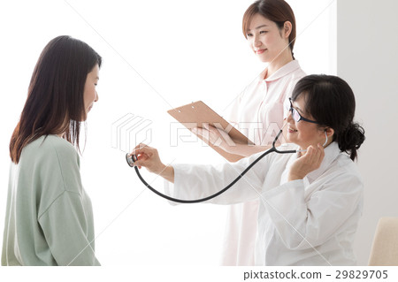 Woman undergoing pregnancy medical examination, rejoice, doctor, female doctor, nurse 29829705