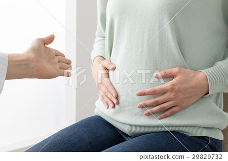 接受懷孕體檢的婦女，高興，醫生，女性醫生，護士 29829732